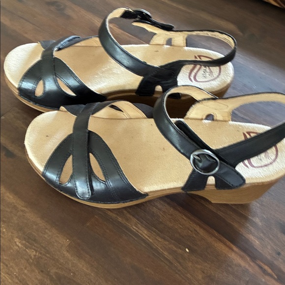 Dansko Black Leather Women's “Season” Sandals - 38 - Picture 2 of 6